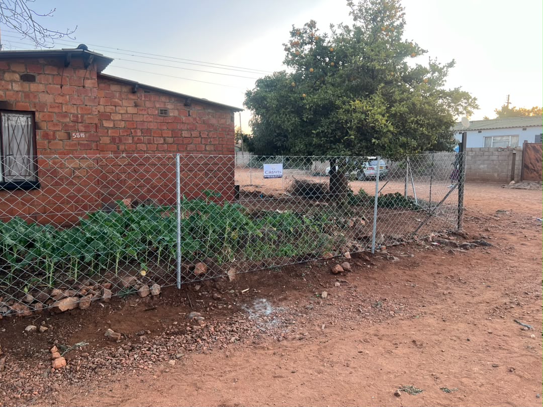 Garden and yard chain-link fence installed by GildArts